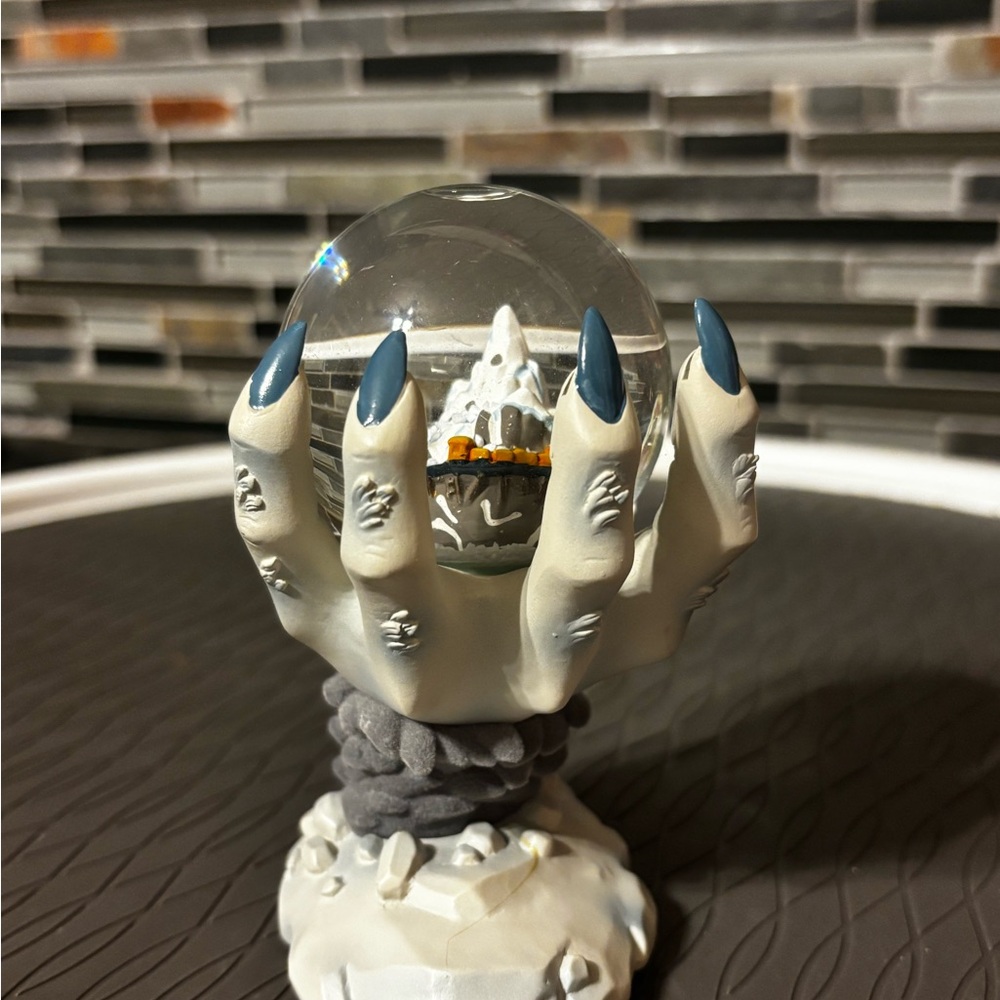 Disneys Animal Kingdom Abominable snowman Hand Snow Globe Holds photo/placecard